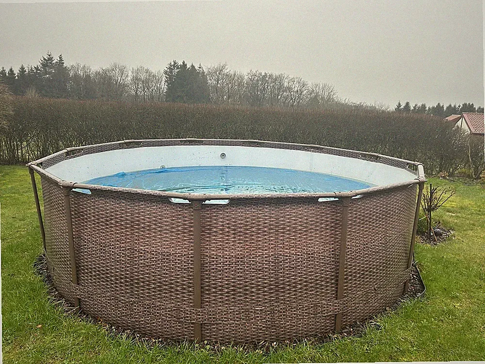 Pool inkl starker Sandfilterpumpe und Zubehör